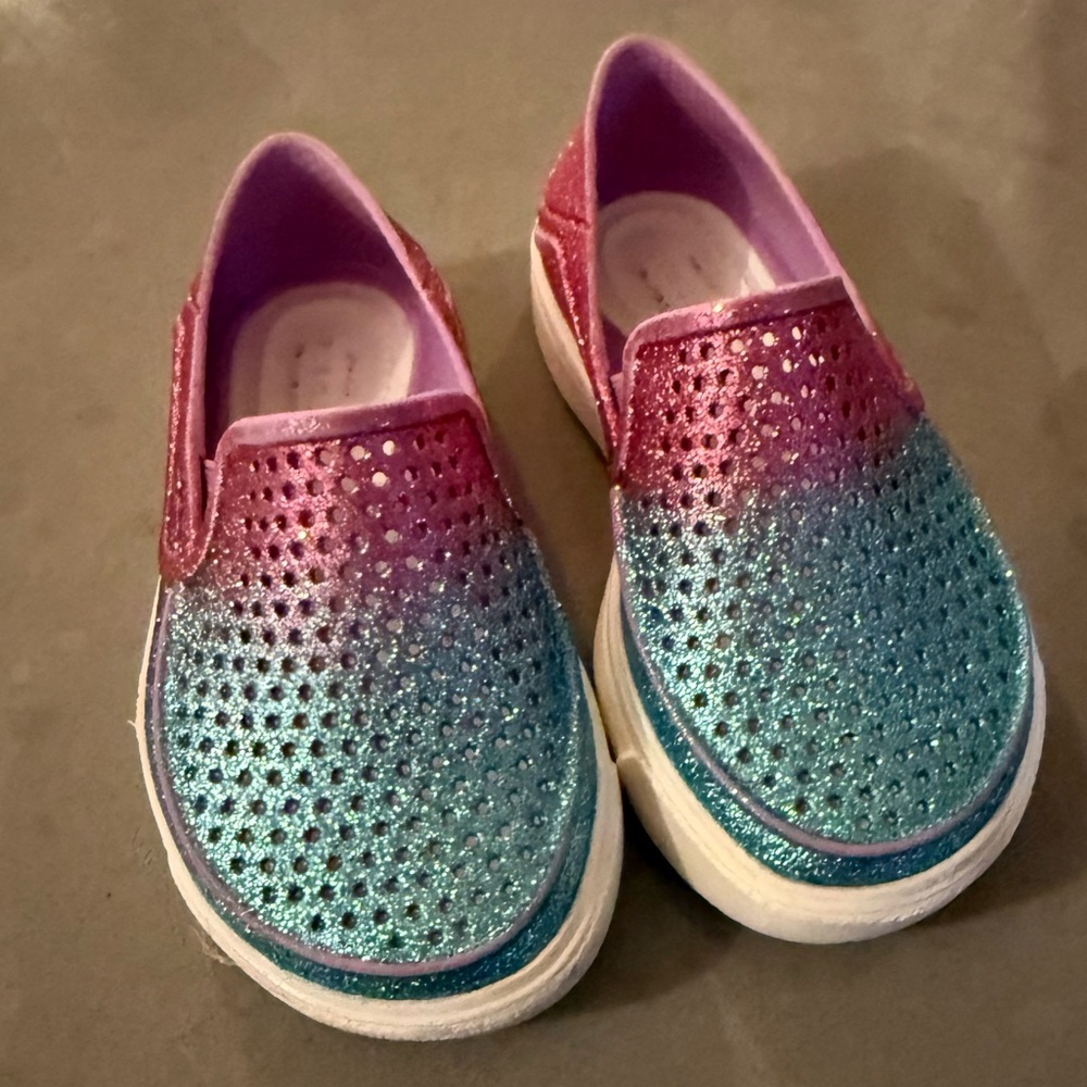 Crocs Citilane Roka Slip Ons in Ice Blue/Pink Lemonade Glitter Size 5